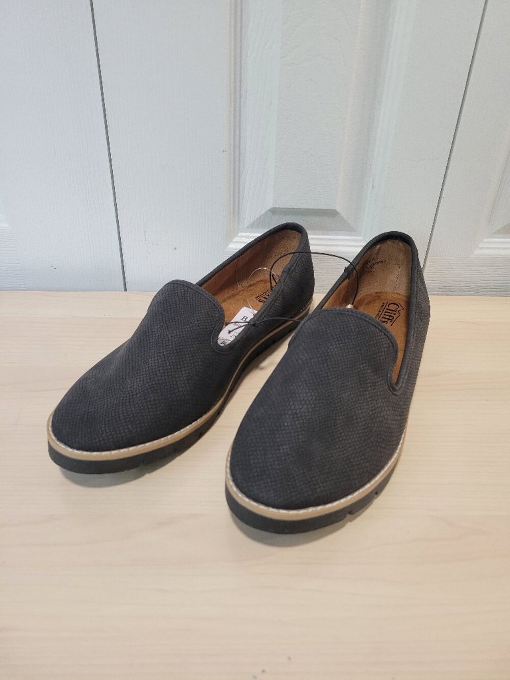 CLIFFS White Mountain Dallis Black Snake-Embossed Slip-On Loafers Women's sz 10M